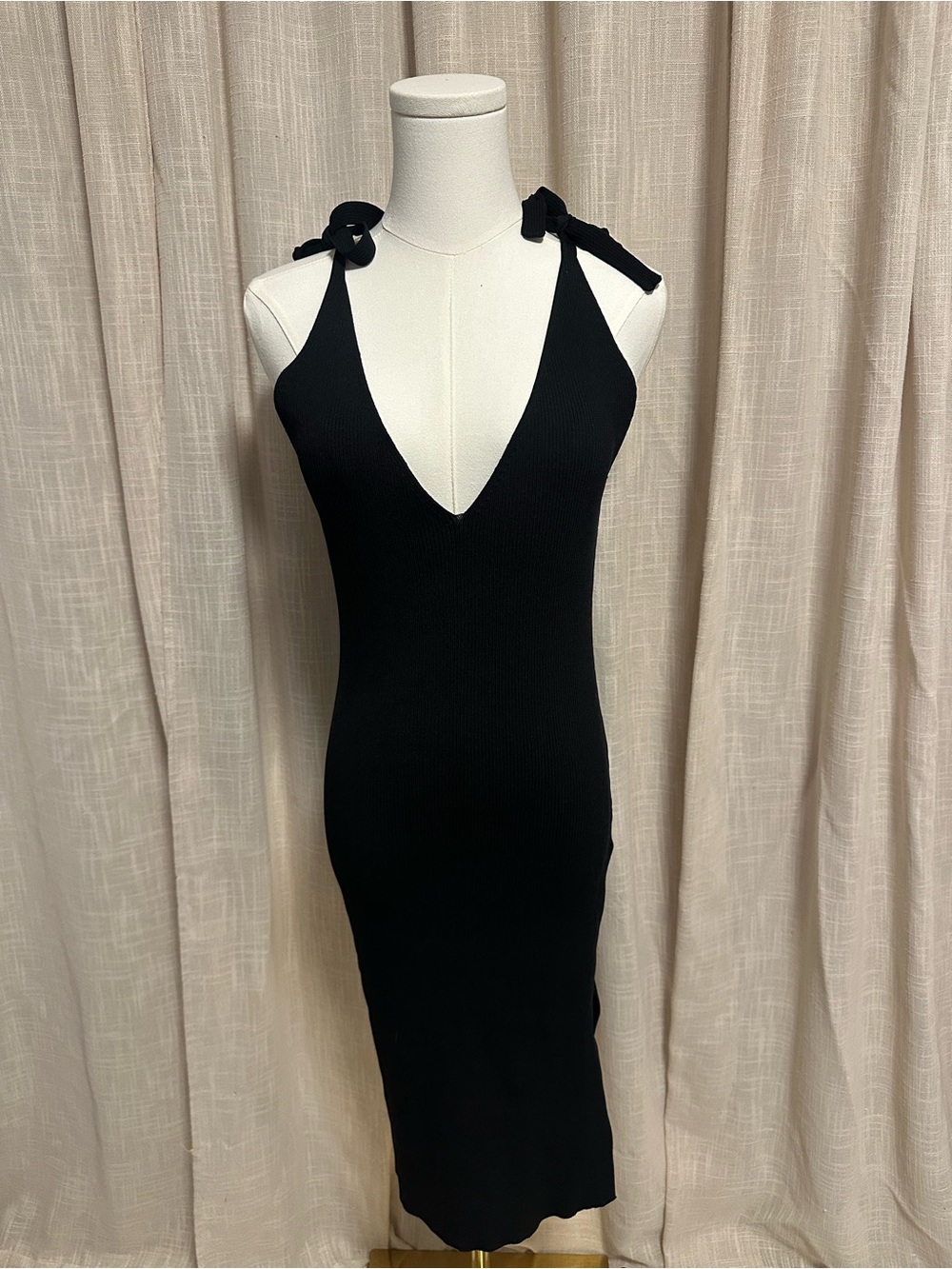 Molly Bracken Black Tie-Shoulder V-Neck Midi Dress